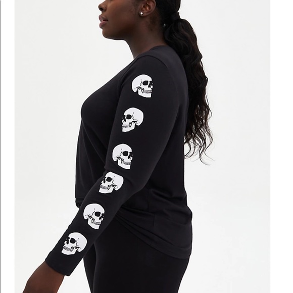 Nwt Torrid black Skull design long sleeve top